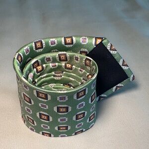 Xtra Long Jos. A. Bank Green/Gold Patterned Silk Tie formal, business, preppy